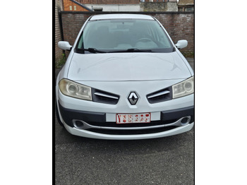 Automobil RENAULT