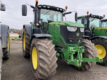 Traktor John Deere 6215R: slika 2