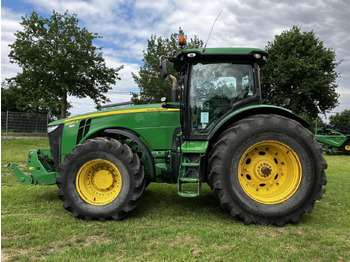 Traktor JOHN DEERE 8R Series