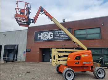 Zglobna platforma JLG