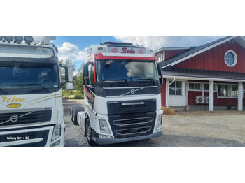 Kamion sa golom šasijom i zatvorenom kabinom Volvo FH460 Globe 2016: slika 3 Kamion sa golom šasijom i zatvorenom kabinom Volvo FH460 Globe 2016: slika 3