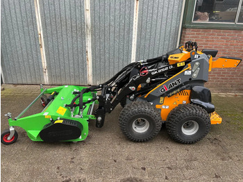 Zglobni utovarivač GIANT