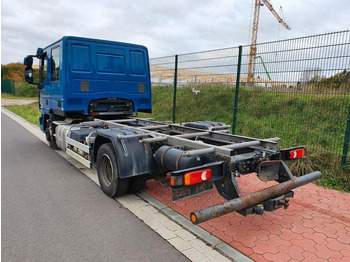 Kamion sa golom šasijom i zatvorenom kabinom Iveco Eurocargo 80E19 " Doka chassis: slika 3