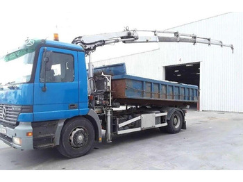 Kamion sa tovarnim sandukom MERCEDES-BENZ Actros 1835