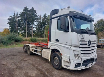 Kamion sa hidrauličnom kukom Mercedes-Benz Actros 2646: slika 2