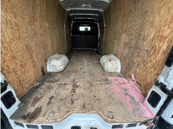 Dostavno vozilo sa zatvorenim sandukom RENAULT Master