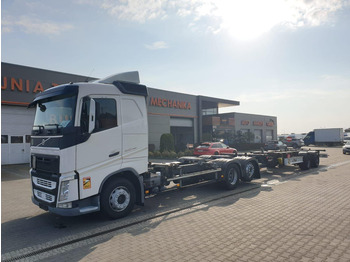 Kamion sa golom šasijom i zatvorenom kabinom VOLVO FH 460