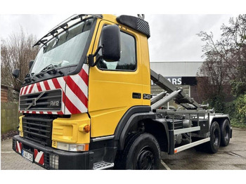 Kamion sa hidrauličnom kukom VOLVO FM12