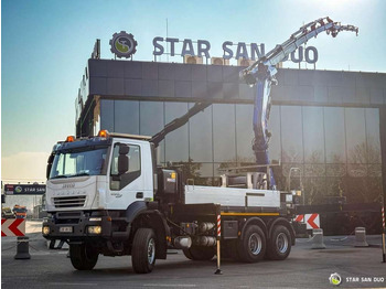 Kamion sa dizalicom IVECO Trakker
