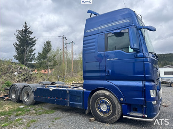Kamion sa golom šasijom i zatvorenom kabinom MAN TGX 33.560: slika 5
