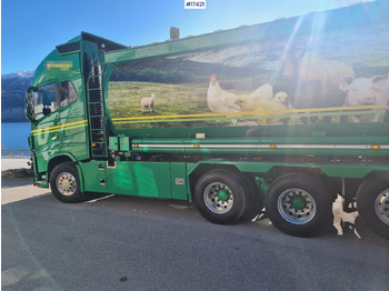 Kamion sa golom šasijom i zatvorenom kabinom VOLVO FH