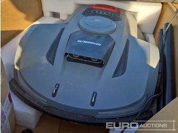 Građevinska oprema Unused SunSeeker X7 Robotic Lawnmower, 3,000m²: slika 4