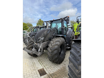 Traktor VALTRA