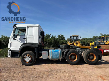 Tegljač SINOTRUK HOWO