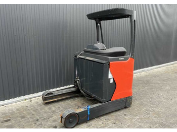 Regalni viljuškar LINDE R16