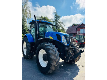 Traktor NEW HOLLAND T7000