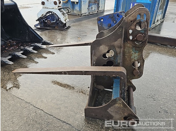Oprema za rukovanje materijalima Conquip Pallet Forks 65mm Pin to suit 13 Ton Excavator: slika 2