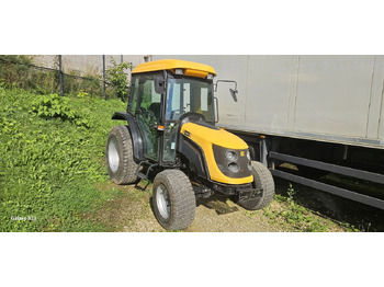 Traktor JCB