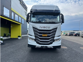 Novu Kamion sa golom šasijom i zatvorenom kabinom Iveco S-Way AS26S50 NP 2xLNG 6x2*4: slika 2