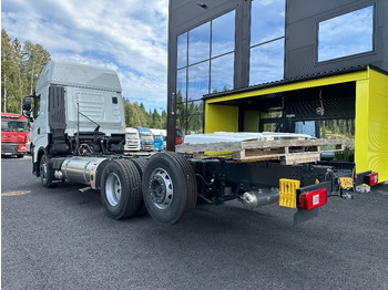 Novu Kamion sa golom šasijom i zatvorenom kabinom Iveco S-Way AS26S50 NP 2xLNG 6x2*4: slika 5