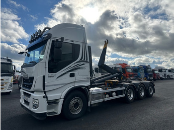 Kamion sa hidrauličnom kukom IVECO Stralis