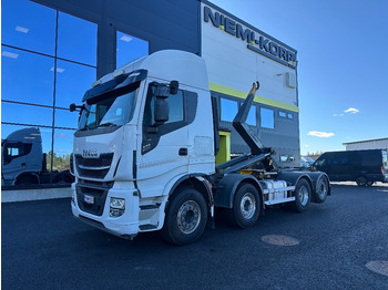 Kamion sa hidrauličnom kukom IVECO X-WAY