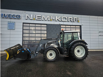 Traktor VALTRA N121