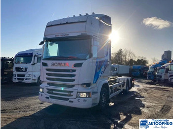Kamion sa golom šasijom i zatvorenom kabinom SCANIA R 730