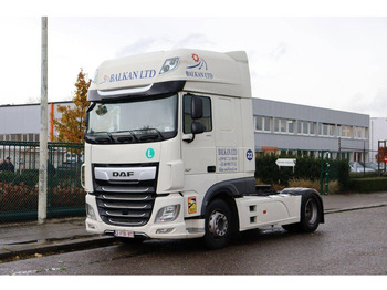 Kamion sa golom šasijom i zatvorenom kabinom DAF XF 480