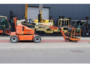 Zglobna platforma JLG