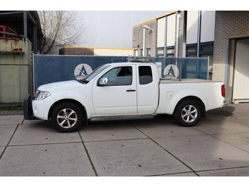 Automobil NISSAN Navara