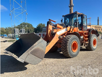 Utovarivač točkaš DOOSAN DL300