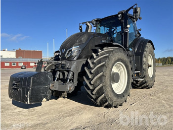 Traktor VALTRA