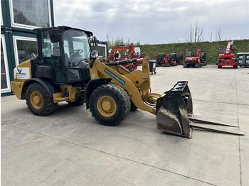 Zglobni utovarivač CAT 906M (8758): slika 2