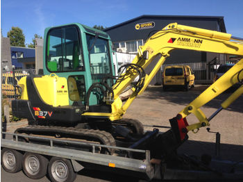 Mini bager Yanmar b37: slika 1