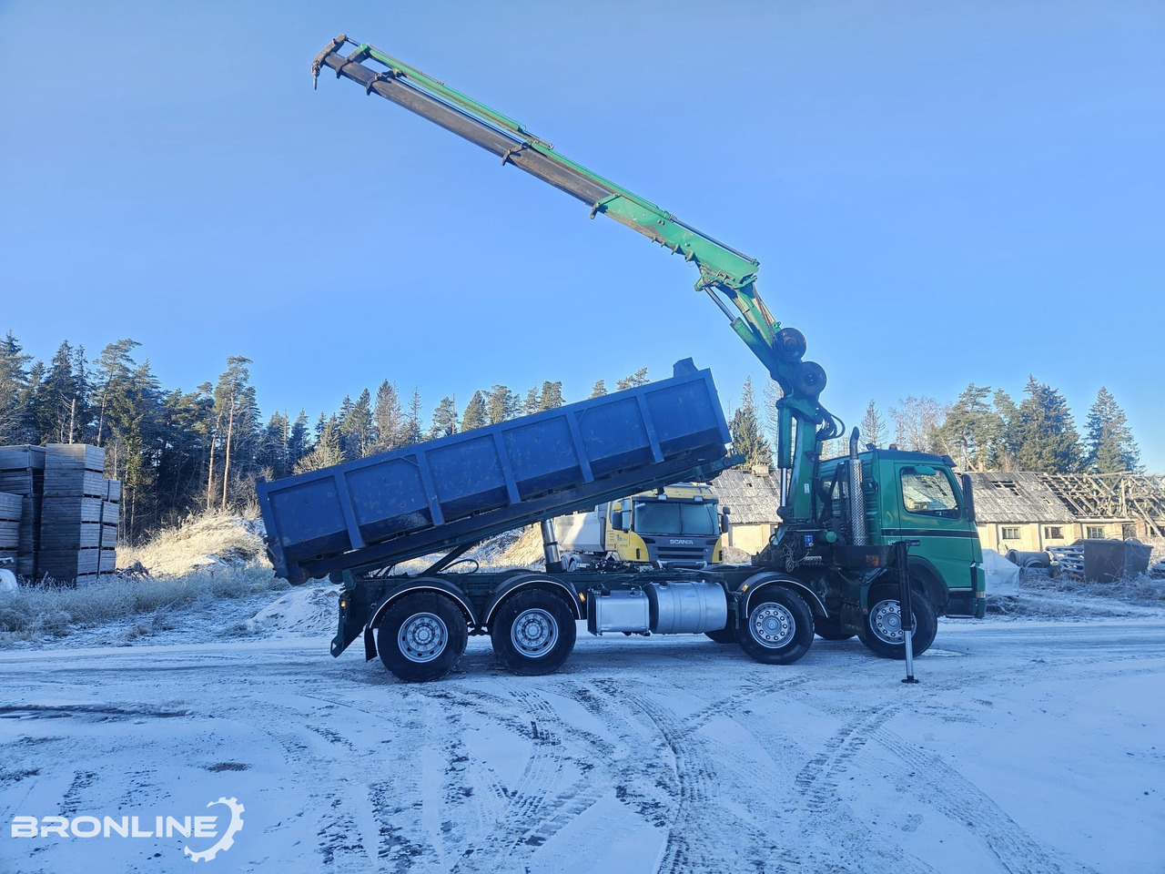 2002 Volvo FM12 8x4 Cable lift + Crane HMF - Kamion sa kablovskim sistemom, Kamion sa dizalicom: slika 2 2002 Volvo FM12 8x4 Cable lift + Crane HMF - Kamion sa kablovskim sistemom, Kamion sa dizalicom: slika 2