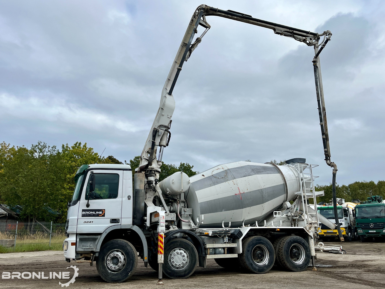 2004 MERCEDES-BENZ ACTROS 3241K 8X4/4 PUMI - Mikser za beton: slika 4 2004 MERCEDES-BENZ ACTROS 3241K 8X4/4 PUMI - Mikser za beton: slika 4