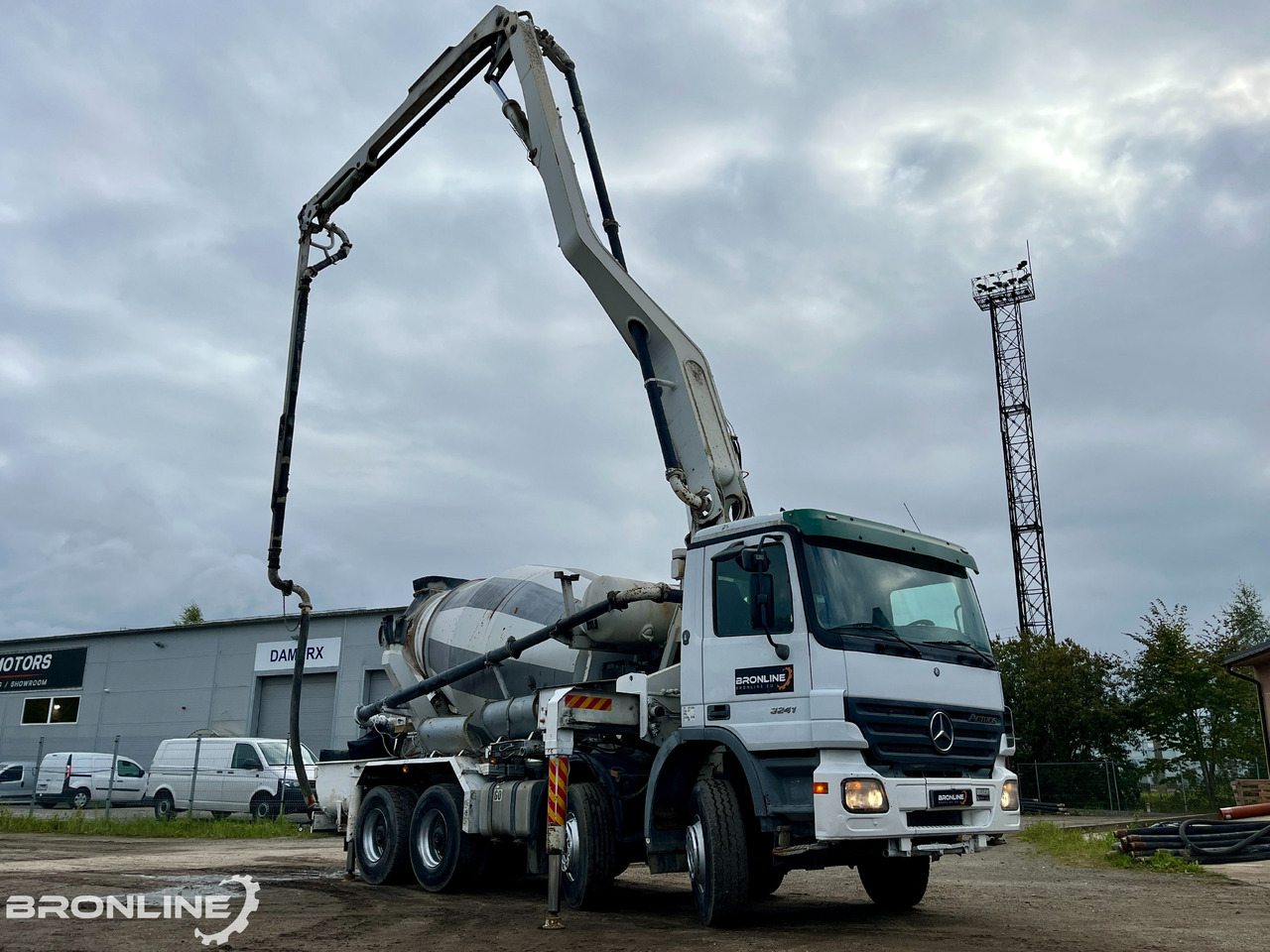 2004 MERCEDES-BENZ ACTROS 3241K 8X4/4 PUMI - Mikser za beton: slika 3 2004 MERCEDES-BENZ ACTROS 3241K 8X4/4 PUMI - Mikser za beton: slika 3