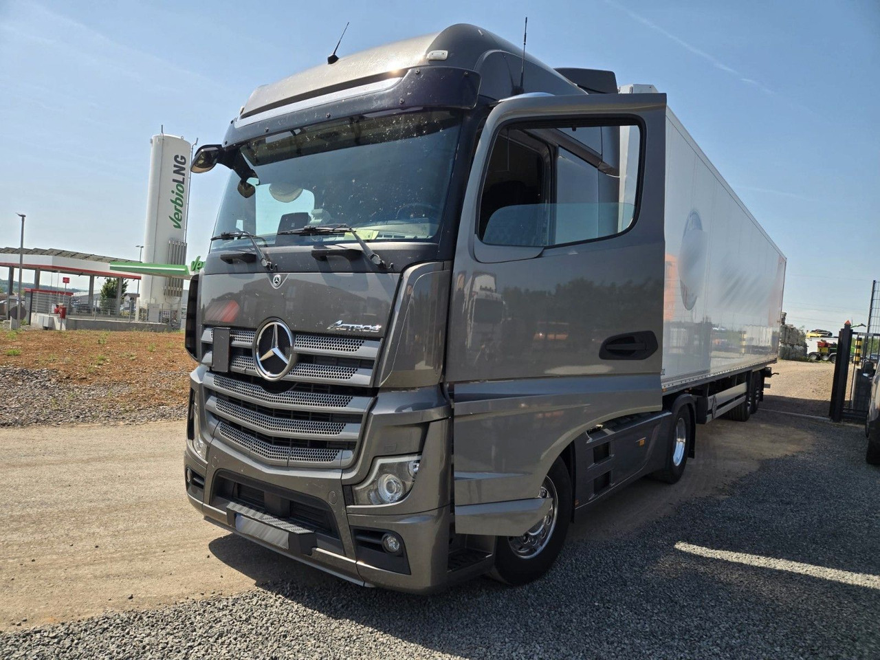 Mercedes-Benz Actros 5 L-Fahrerhaus 2-Achser SZM 1848 - Tegljač: slika 2 Mercedes-Benz Actros 5 L-Fahrerhaus 2-Achser SZM 1848 - Tegljač: slika 2