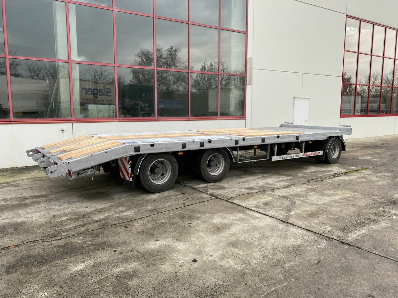Möslein 3 Achs Tieflader gerader Ladefläche 8,10 m,Neuf - Niska prikolica za prevoz: slika 3 Möslein 3 Achs Tieflader gerader Ladefläche 8,10 m,Neuf - Niska prikolica za prevoz: slika 3