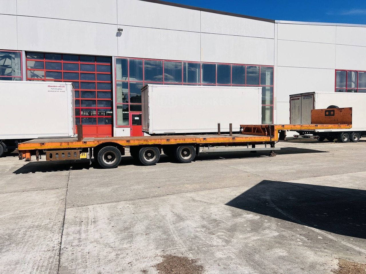 Möslein STO 3 Schwebheim 3 Achs Satteltieflader Plato 45 t GGfür Fertigteile, Baumaschinen oder Container - Niska poluprikolica za prevoz: slika 1 Möslein STO 3 Schwebheim 3 Achs Satteltieflader Plato 45 t GGfür Fertigteile, Baumaschinen oder Container - Niska poluprikolica za prevoz: slika 1