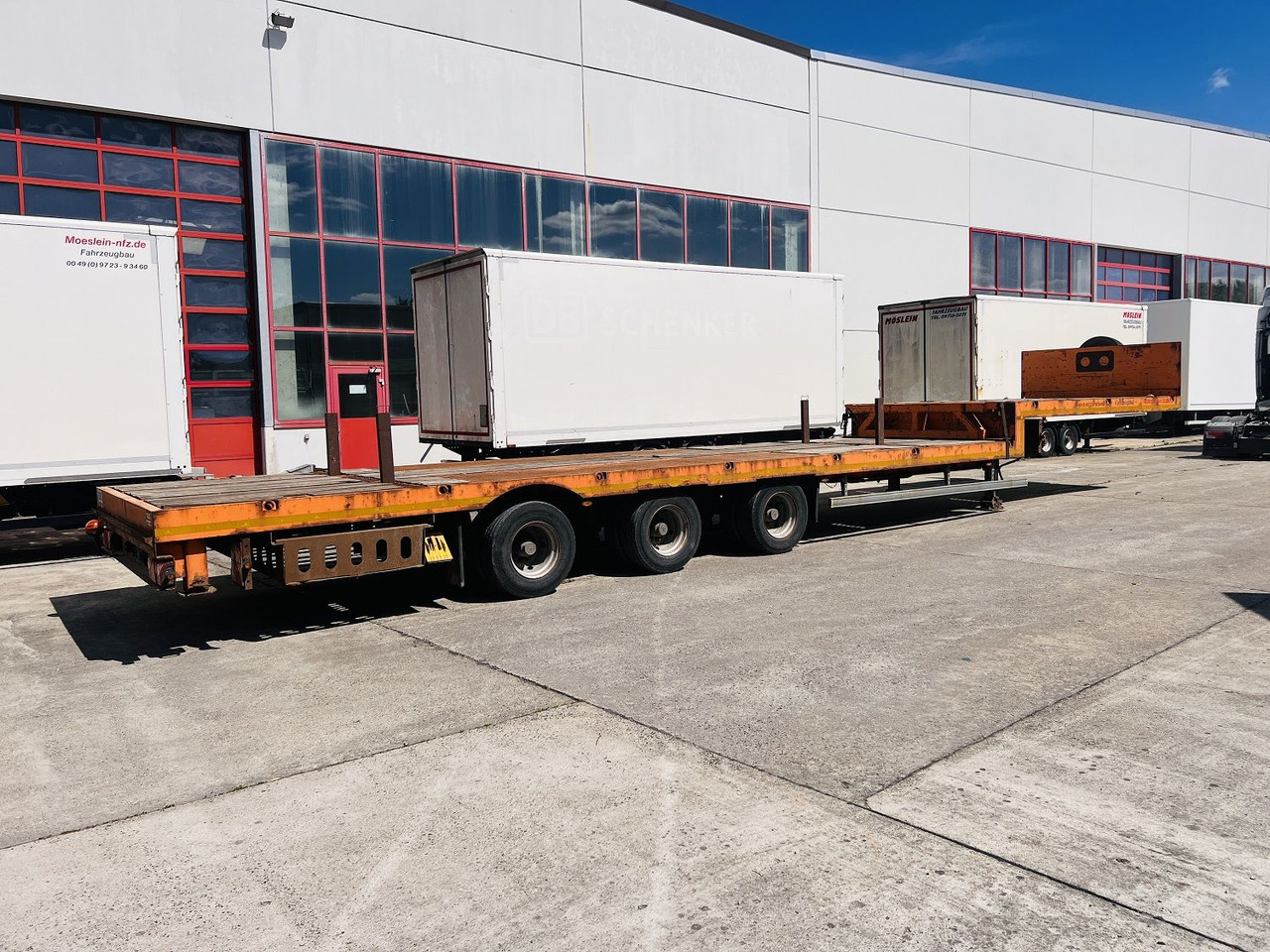 Möslein STO 3 Schwebheim 3 Achs Satteltieflader Plato 45 t GGfür Fertigteile, Baumaschinen oder Container - Niska poluprikolica za prevoz: slika 2 Möslein STO 3 Schwebheim 3 Achs Satteltieflader Plato 45 t GGfür Fertigteile, Baumaschinen oder Container - Niska poluprikolica za prevoz: slika 2