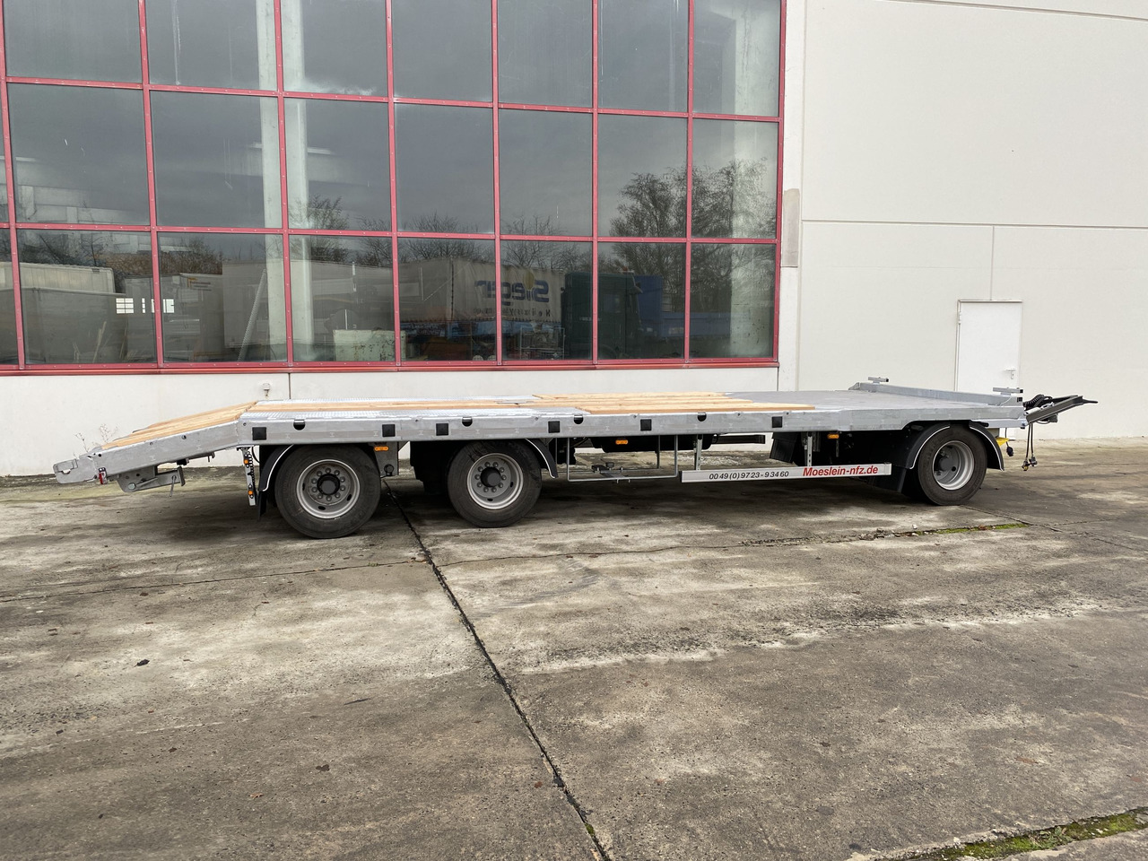 Möslein T 3-P9,2 OR 3 Achs Tieflader gerader Ladefläche 9 m, Neufahrzeug - Niska prikolica za prevoz: slika 5 Möslein T 3-P9,2 OR 3 Achs Tieflader gerader Ladefläche 9 m, Neufahrzeug - Niska prikolica za prevoz: slika 5