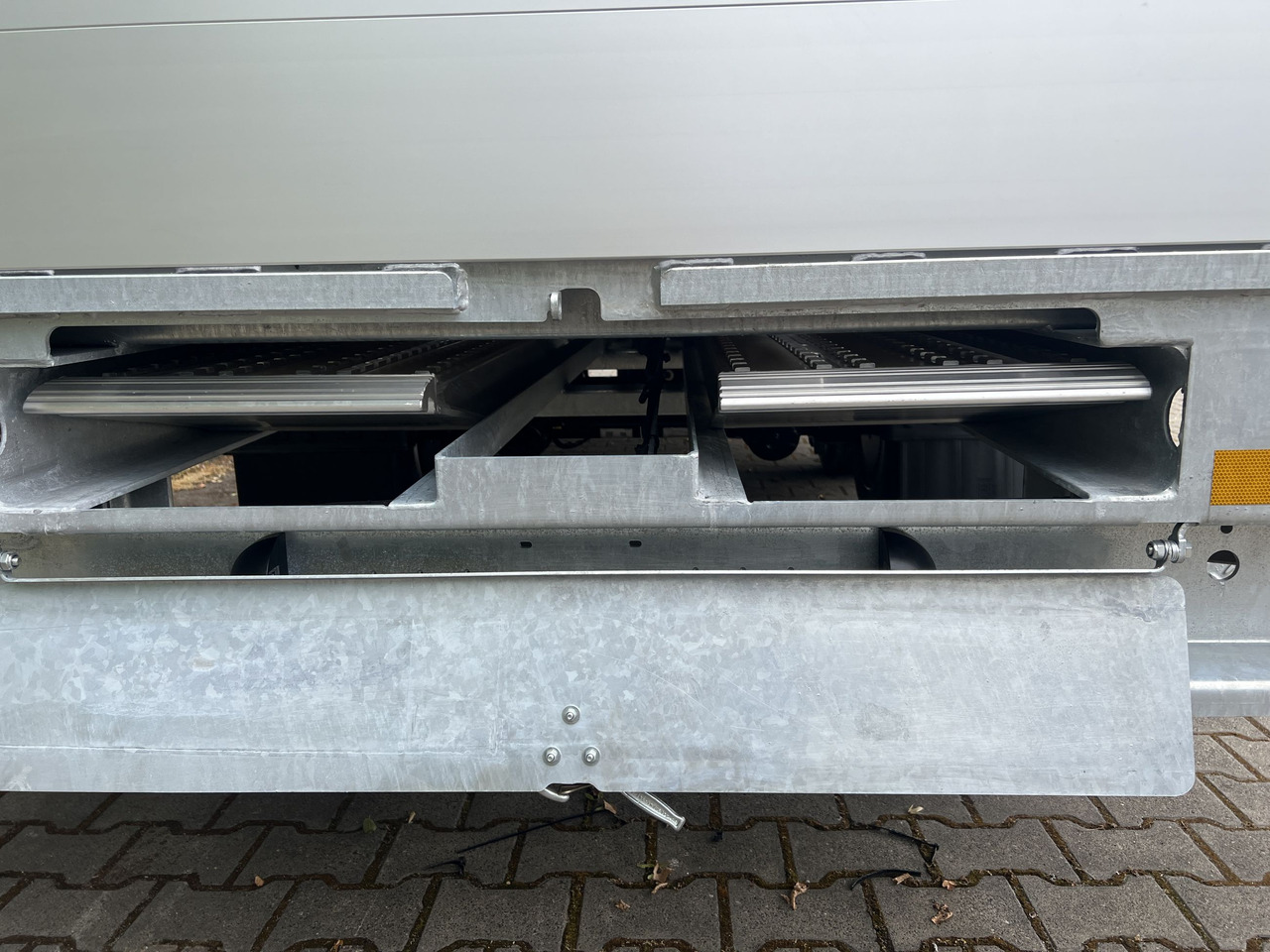 Lizing Möslein THT 14,4 G 6,2 14,4 t GG Tandem- Pritschenanhänger- Tieflader Möslein THT 14,4 G 6,2 14,4 t GG Tandem- Pritschenanhänger- Tieflader: slika 6 Lizing Möslein THT 14,4 G 6,2 14,4 t GG Tandem- Pritschenanhänger- Tieflader Möslein THT 14,4 G 6,2 14,4 t GG Tandem- Pritschenanhänger- Tieflader: slika 6