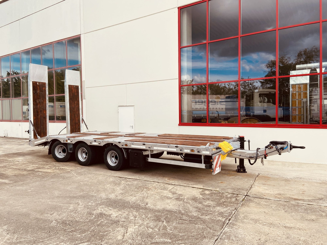 Möslein TT 28 Tridem- Tieflader 3 Achs, gelenktNeufahrzeug - Niska prikolica za prevoz: slika 4 Möslein TT 28 Tridem- Tieflader 3 Achs, gelenktNeufahrzeug - Niska prikolica za prevoz: slika 4