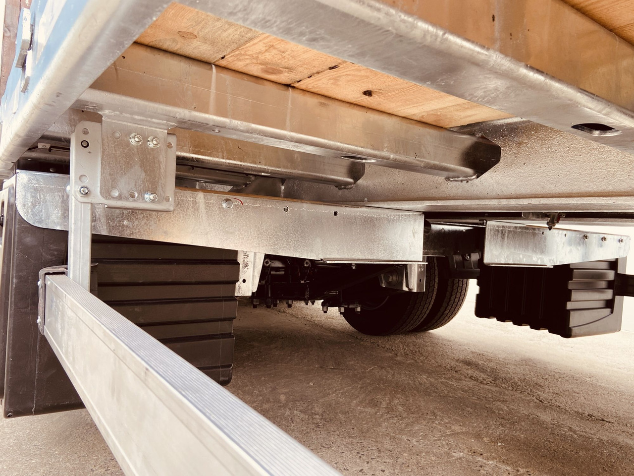 Möslein TT 34 Zugrohr Gerade 34 t GG Tridem- Tieflader 3 Achs, gelenktNeufahrzeug - Niska prikolica za prevoz: slika 2 Möslein TT 34 Zugrohr Gerade 34 t GG Tridem- Tieflader 3 Achs, gelenktNeufahrzeug - Niska prikolica za prevoz: slika 2