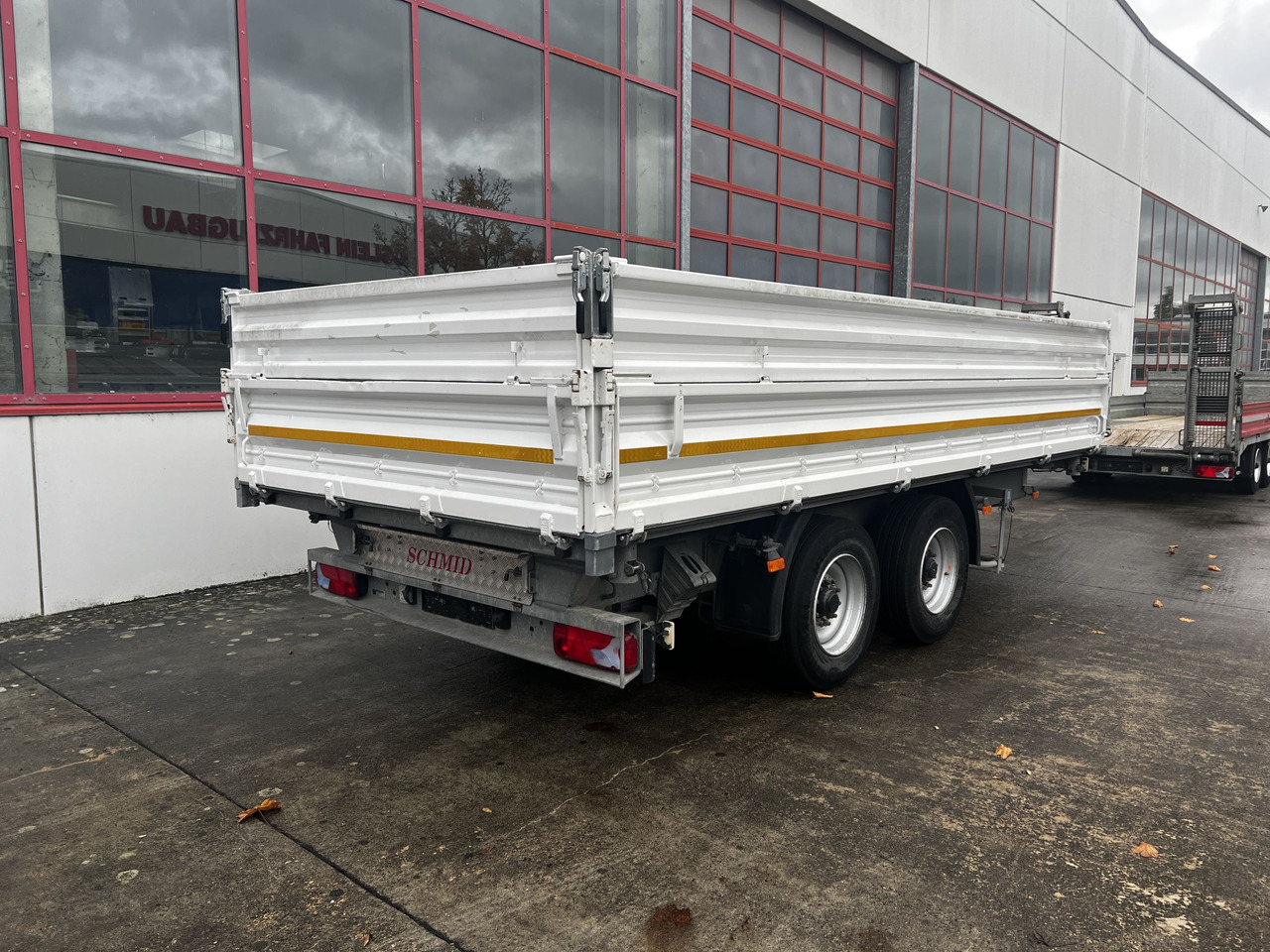 Schmid Fahrzeugbau DK 135 AR  13,5 t Tandemkipper mit Aufsatzbordwänden - Prikolica istovarivača: slika 4 Schmid Fahrzeugbau DK 135 AR  13,5 t Tandemkipper mit Aufsatzbordwänden - Prikolica istovarivača: slika 4