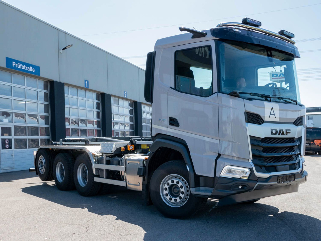 DAF XF 530 FAW mit VDL Abrollkipper DAF XF 530 FAW mit VDL Abrollkipper - Kamion sa hidrauličnom kukom: slika 2 DAF XF 530 FAW mit VDL Abrollkipper DAF XF 530 FAW mit VDL Abrollkipper - Kamion sa hidrauličnom kukom: slika 2