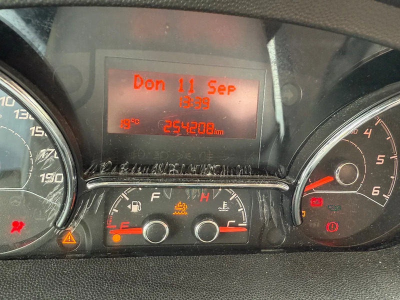 Furgon Peugeot Boxer 2.2 D 140 pk ! 2023: slika 18