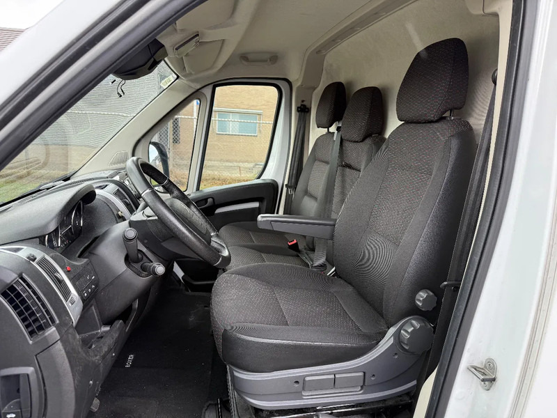 Furgon Peugeot Boxer 2.2 D 140 pk ! 2023: slika 10